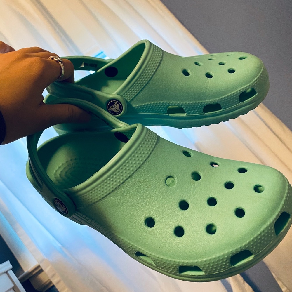 CROCS